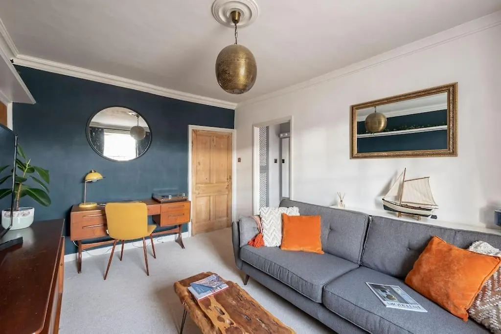 Beautiful Apartment In Bath location